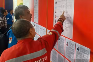 Cử tri tại khu vực bỏ phiếu sớm số 7, bầu đại biểu Quốc hội khóa XVI và đại biểu Hội đồng nhân dân các cấp nhiệm kỳ 2026-2031, ngày 26/2/2026, tại phường Tam Thắng, Thành phố Hồ Chí Minh. (Ảnh: HẢI CHÍNH)