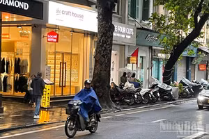 Dự báo khu vực Hà Nội nhiều mây, có lúc có mưa rào và dông.