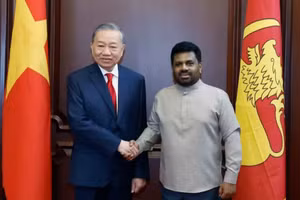 Tổng thống Sri Lanka Anura Kumara Dissanayake đón Tổng Bí thư, Chủ tịch nước Tô Lâm. (Ảnh: Thống Nhất/TTXVN)