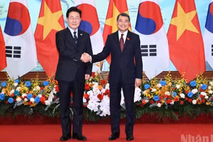 Thủ tướng Lê Minh Hưng đón Tổng thống Hàn Quốc Lee Jae Myung.