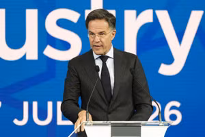 Phát biểu tại Diễn đàn Công nghiệp quốc phòng trước hội nghị, Tổng Thư ký NATO Mark Rutte nhấn mạnh: “Để duy trì sức mạnh của liên minh xuyên Đại Tây Dương, châu Âu cần đóng vai trò lớn hơn trong NATO”. (Ảnh: AA/TTXVN phát)
