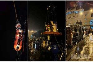 Tàu SAND triển khai công tác cứu hộ các thuyền viên tàu MKD VYOM bị nạn rất khẩn trương và cẩn trọng. (Ảnh: Tàu SAND cung cấp)