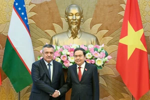 Chủ tịch Quốc hội Trần Thanh Mẫn và Chủ tịch Hạ viện Uzbekistan Nuriddin Ismoilov. (Ảnh: DUY LINH)
