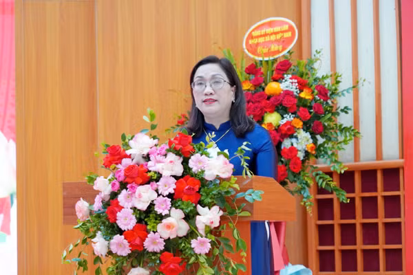Đồng chí Đinh Thị Mai phát biểu nhận nhiệm vụ tại Viện Hàn lâm Khoa học xã hội Việt Nam. (Ảnh: QUỲNH TRANG)