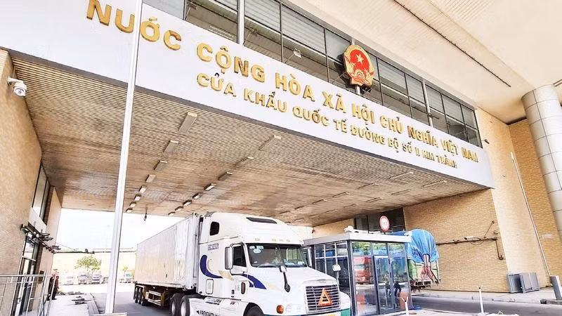 Phương tiện xuất, nhập khẩu qua Cửa khẩu quốc tế đường bộ số II Kim Thành.