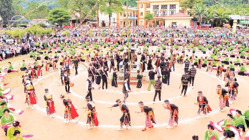 Tái hiện đám cưới người Dao tại lễ hội.