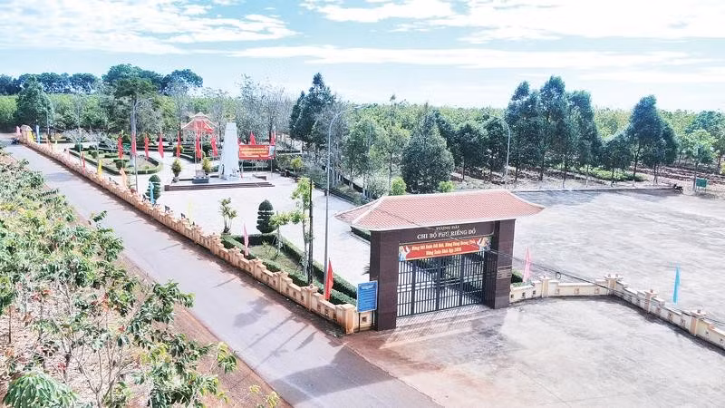 Tượng đài “Phú Riềng Đỏ” được xây dựng tại xã Thuận Lợi, thành phố Đồng Nai.