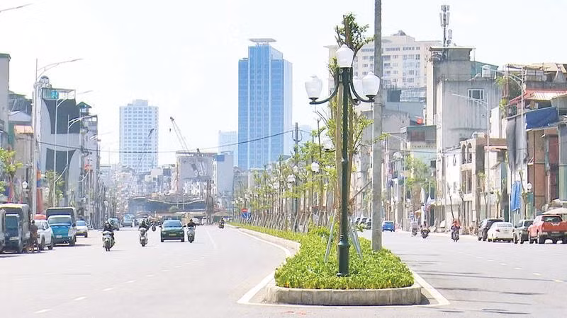 Đường vành đai 1, đoạn Hoàng Cầu-Voi Phục vừa được đưa vào khai thác (Ảnh LẠI TẤN)