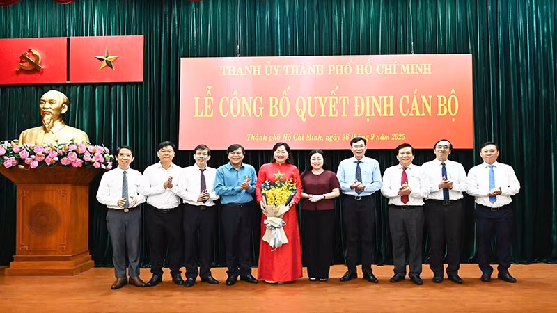 sggp-nhan-su-chuc-mung.jpg