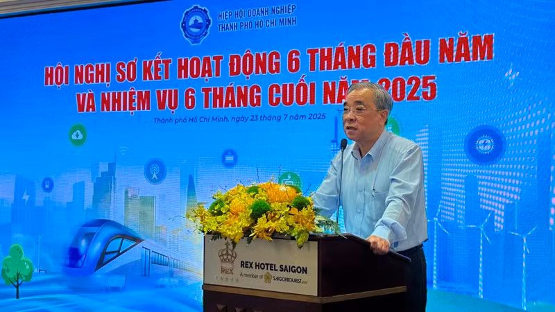 Chủ tịch Huba Nguyễn Ngọc Hòa phát biểu tại hội nghị.