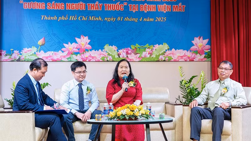 Buổi giao lưu gương sáng Thầy thuốc của Bệnh viện Mắt nhân kỷ niệm ngày Thầy thuốc Việt Nam 27/2.