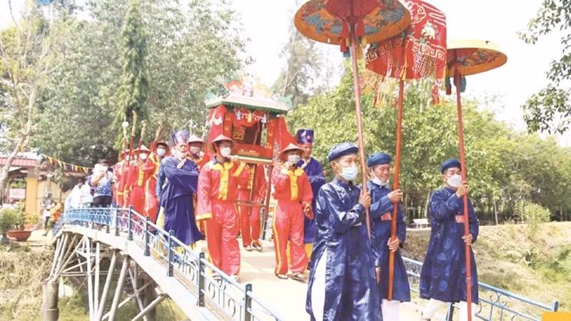 Lễ giỗ Quan lớn Trà Vong thu hút đông đảo người dân tham gia. (Ảnh: Xã Trà Vong cung cấp)