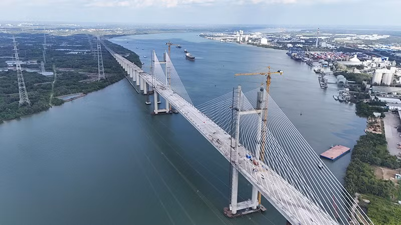 Cầu Bình Khánh bắc qua sông Soài Rạp (nối hai huyện Nhà Bè và Cần Giờ cũ) (ảnh THẾ ANH)