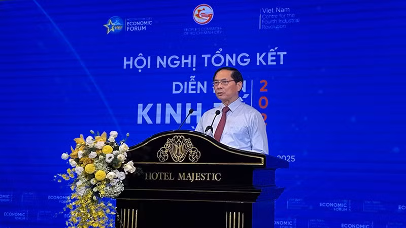 Phó Thủ tướng Chính phủ Bùi Thanh Sơn phát biểu tại hội nghị.