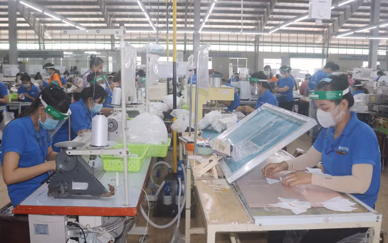 Gần 29 nghìn công nhân ở Trà Vinh trở lại làm việc -0