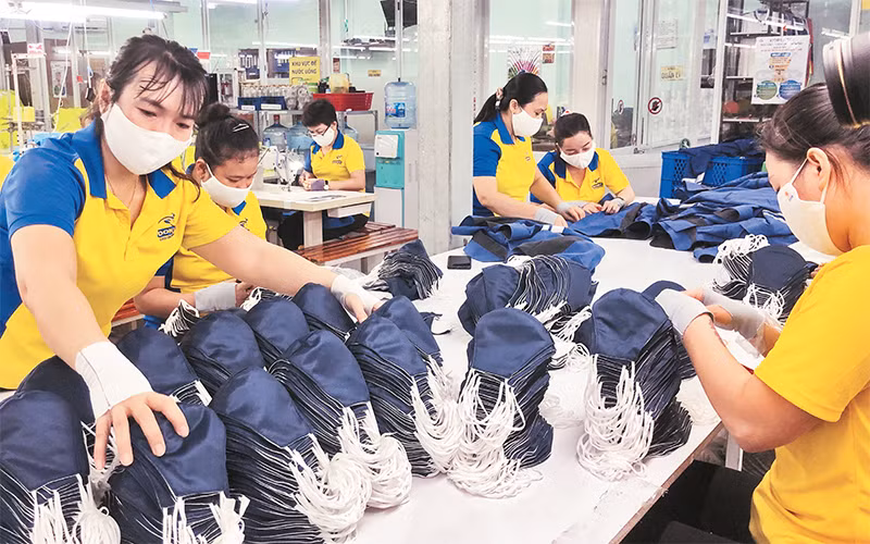 Sản xuất tại Công ty may Dony, huyện Bình Chánh.