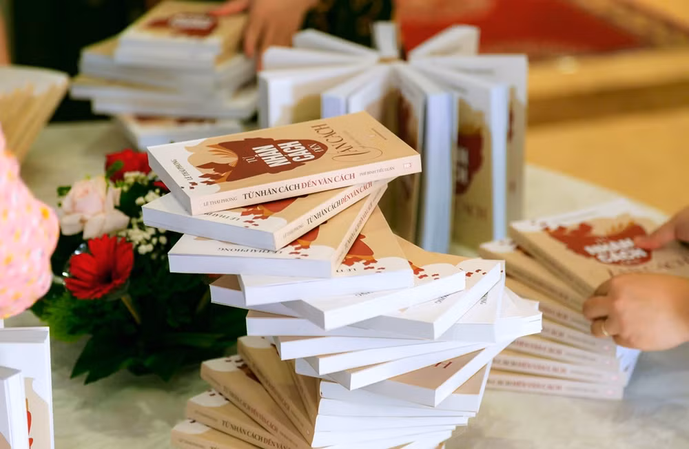 Ra mắt sách “Từ nhân cách đến văn cách” -0