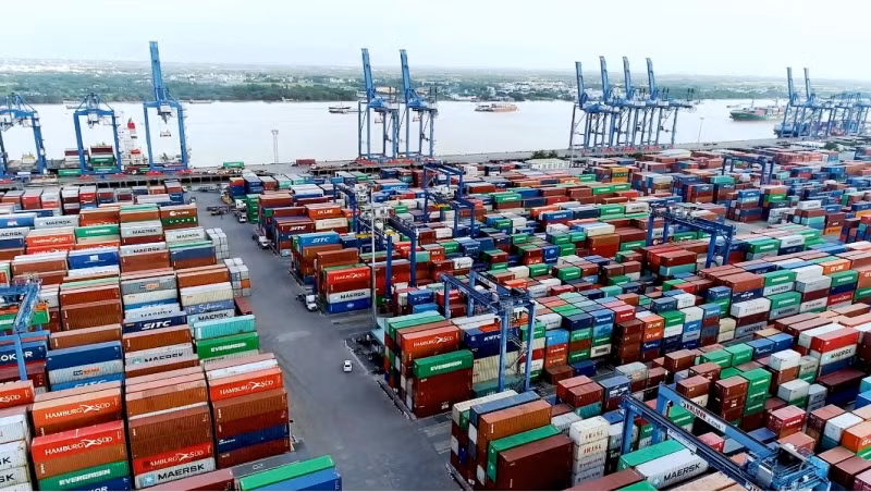 Cảng Cát Lái hiện còn tồn đọng nhiều container phế liệu nhập khẩu không đạt chất lượng.