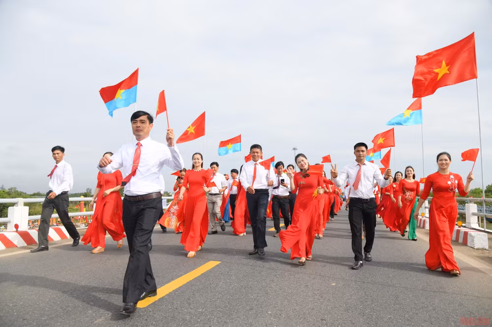 Chủ tịch nước Nguyễn Xuân Phúc dự Lễ thượng cờ thống nhất non sông -0