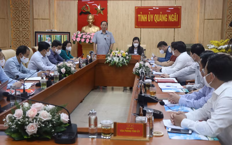 Thượng tướng Trần Quang Phương phát biểu tại buổi làm việc với lãnh đạo tỉnh Quảng Ngãi.