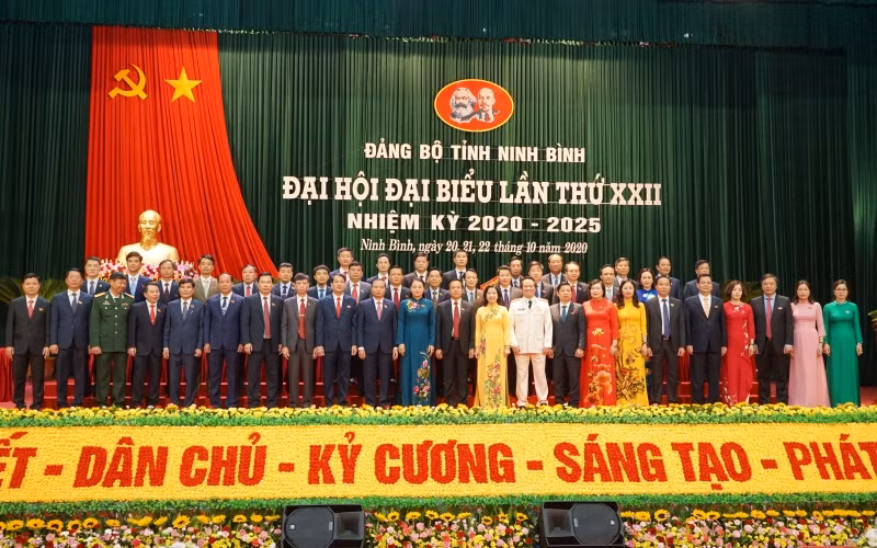 Ra mắt Ban Chấp hành Đảng bộ tỉnh Ninh Bình khóa 22, nhiệm kỳ 2020-2025.