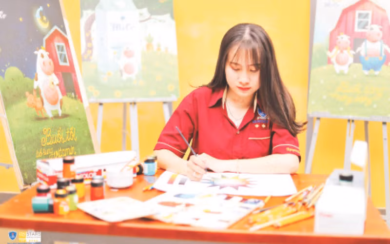 Để bảo đảm công tác phòng, chống dịch, Trường đại học Nguyễn Tất Thành đã điều chỉnh hình thức thi các môn năng khiếu. Trong ảnh: Sinh viên Trường đại học Nguyễn Tất Thành trong giờ thực hành môn vẽ.