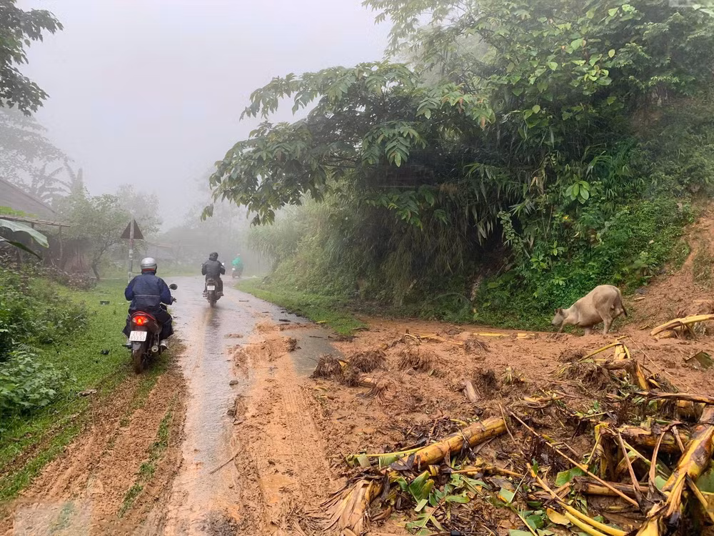 Từ đêm 15-18/4, khu vực Tây Bắc, Việt Bắc có mưa vừa, mưa to, có nơi mưa rất to, đề phòng xảy ra lốc sét, mưa đá và gió giật mạnh. (Ảnh minh họa)