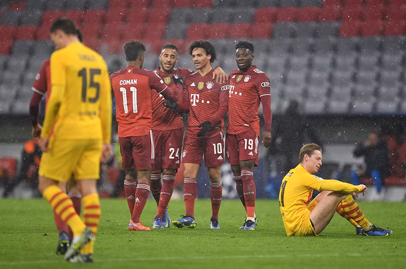 Barca tuyệt vọng trong thất bại 0-3 trước Bayern. (Ảnh: Getty Images)