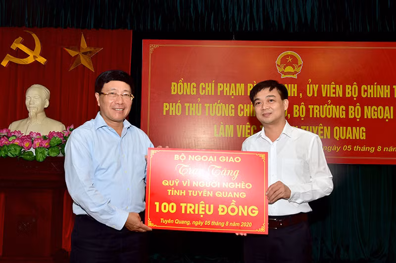 Phó Thủ tướng Chính phủ Phạm Bình Minh làm việc tại Tuyên Quang -0