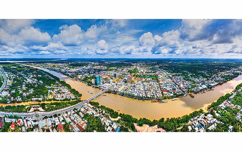 Một góc đô thị trung tâm thành phố Bến Tre hôm nay. (Ảnh TRUNG HIẾU)