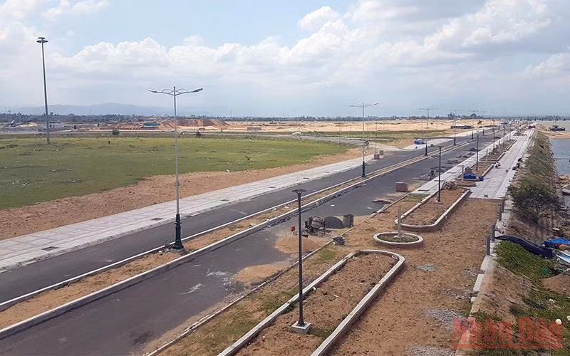 Phú Yên bán sỉ 262 lô đất khi dự án chưa hoàn thành, người trúng đấu giá bán lại hơn 328 tỷ đồng, hưởng chênh lệch 168 tỷ đồng. 