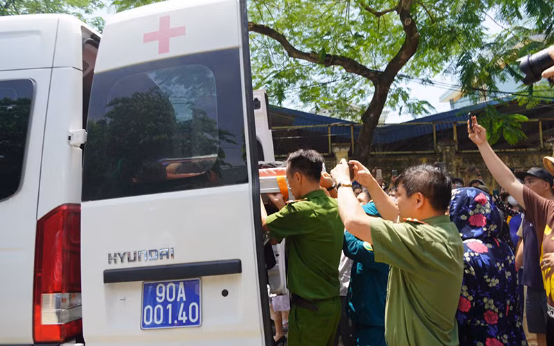 Các nạn nhân bị mắc kẹt trong đám cháy được giải cứu thành công và đưa đi cấp cứu kịp thời tại Bệnh viện đa khoa tỉnh Hà Nam, nhờ đó sức khỏe các bệnh nhân đã ổn định. 