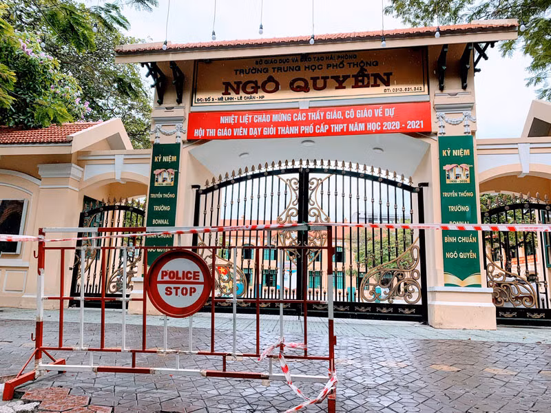 Từ chiều 28/6, học sinh lớp 12 tại Hải Phòng thực hiện ôn thi trực tuyến.