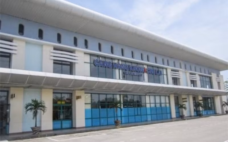 Tạm dừng khai thác hoạt động tại năm sân bay do bão số 9