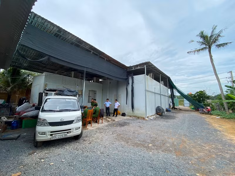 Kho hàng của Công ty thực phẩm Khánh Huy.