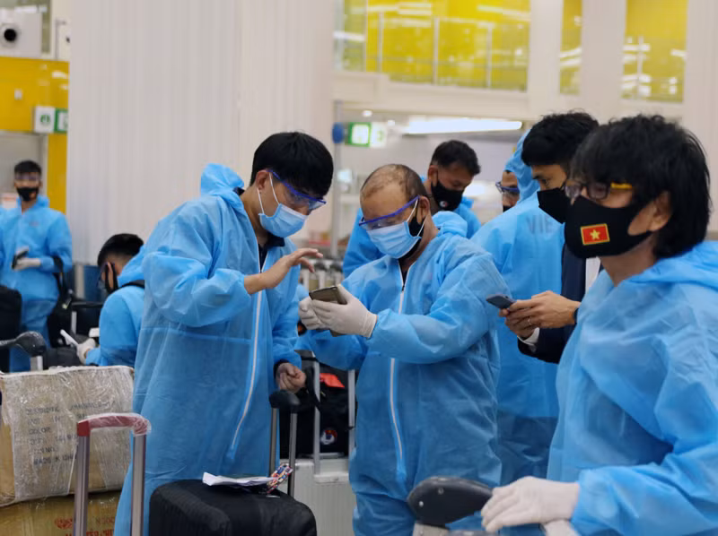Đại sứ đặc mệnh toàn quyền Việt Nam tại UAE chào mừng ĐT Việt Nam sang thi đấu -0