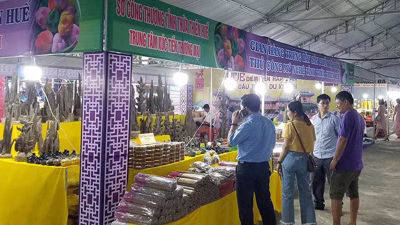 Triển lãm hàng công nghiệp nông thôn tiêu biểu khu vực miền trung - Tây Nguyên -0