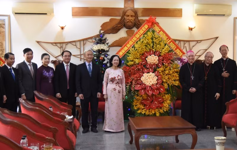 Đồng chí Trương Thị Mai thăm, chúc mừng một số cơ sở tôn giáo tại TP Hồ Chí Minh và Đồng Nai -0