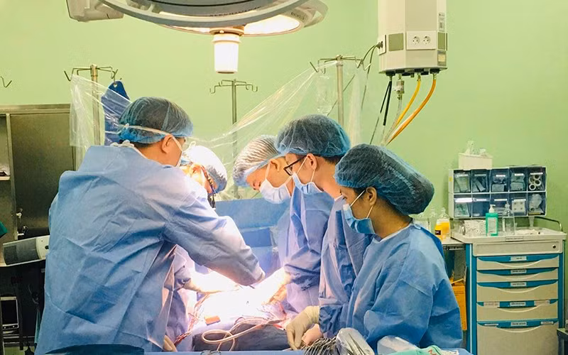 Ca phẫu thuật kéo dài hơn 5 giờ đồng hồ.