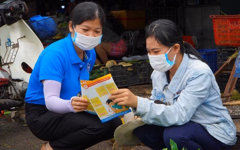 Truyền thông chính sách bảo hiểm xã hội tới người lao động tự do tại tỉnh Quảng Nam. (Ảnh Trung Tâm)