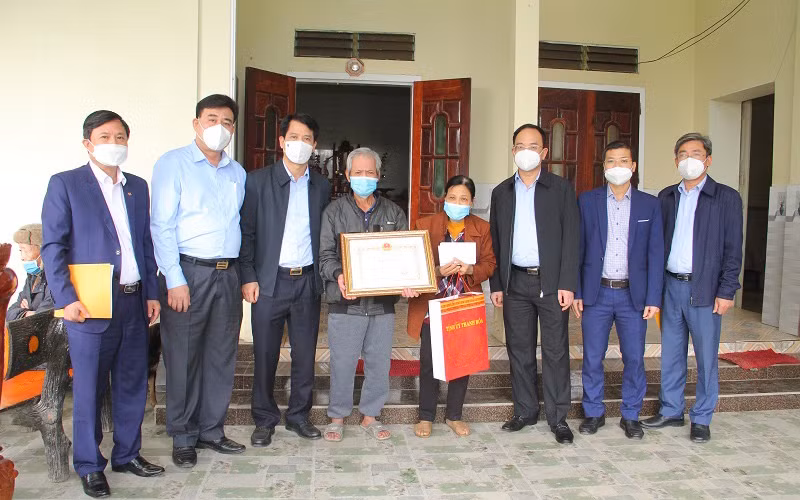 Thanh Hóa tặng Bằng khen cho thanh niên xung kích cứu nạn -0