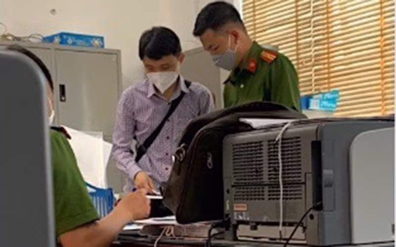 Cơ quan điều tra khám xét nơi làm việc của bà Trần Thị Vân.