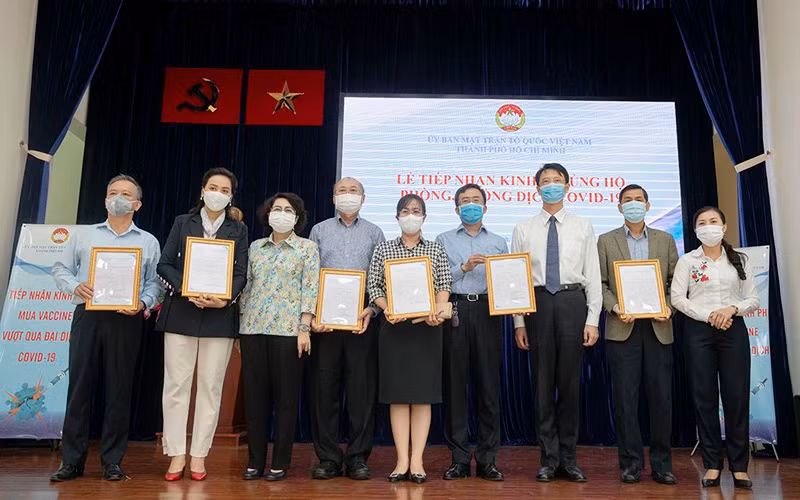 Doanh nghiệp chia ngọt sẻ bùi cùng tuyến đầu chống dịch
