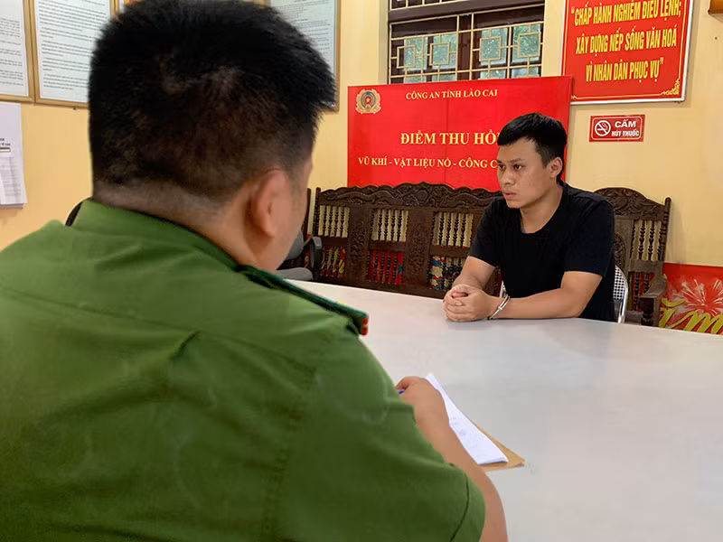 Đối tượng Nguyễn Minh Tuân tại cơ quan công an.