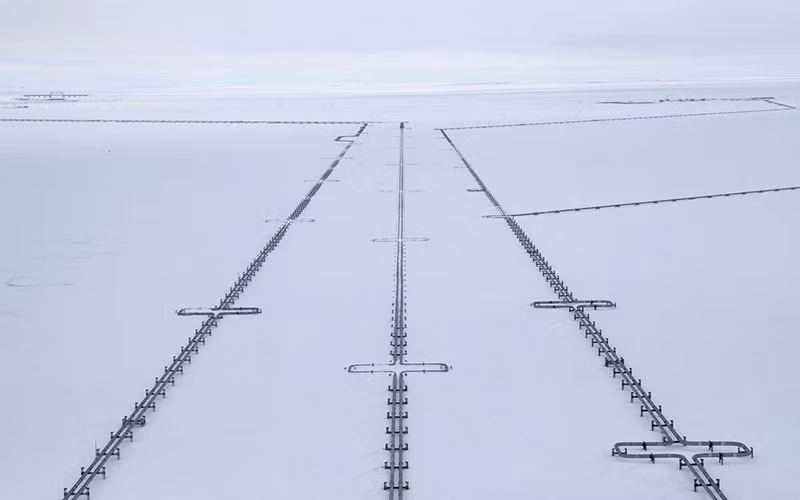 Đường ống dẫn của Gazprom tại một cơ sở xử lý gas tại Nga. Ảnh: REUTERS
