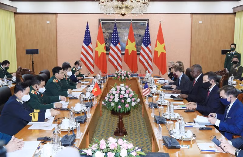  Đoàn đại biểu quân sự cấp cao nước ta tiến hành hội đàm với Đoàn đại biểu quân sự cấp cao Bộ Quốc phòng Hoa Kỳ.