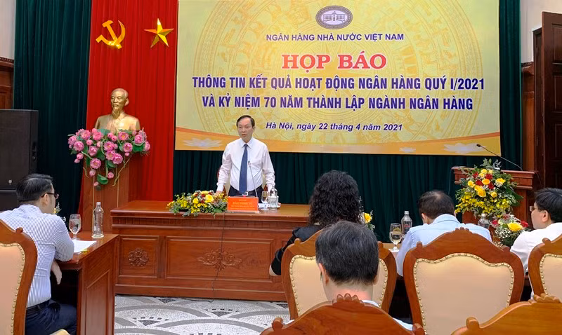 Phó Thống đốc thường trực NHNN Đào Minh Tú phát biểu tại họp báo.