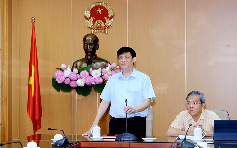 GS, TS Nguyễn Thanh Long phát biểu tại cuộc họp giao ban.
