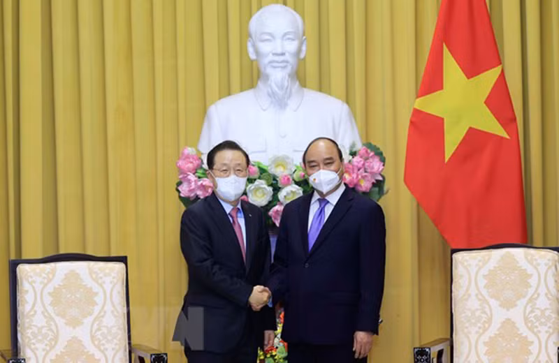 Chủ tịch nước Nguyễn Xuân Phúc tiếp ông Yoon Dae Hee, Chủ tịch Quỹ bảo lãnh tín dụng Hàn Quốc (KODIT). (Ảnh: TTXVN)