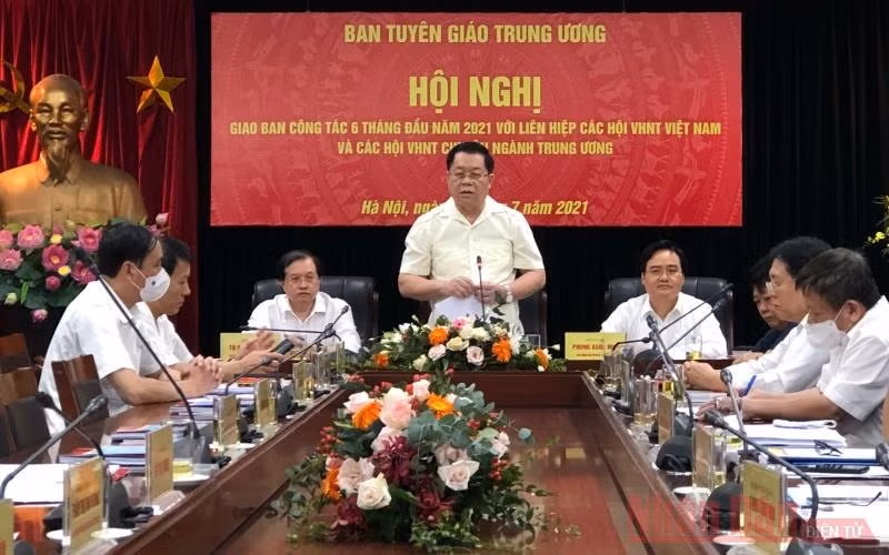 Đồng chí Nguyễn Trọng Nghĩa, Bí thư Trung ương Đảng, Trưởng Ban Tuyên giáo Trung ương phát biểu kết luận Hội nghị.